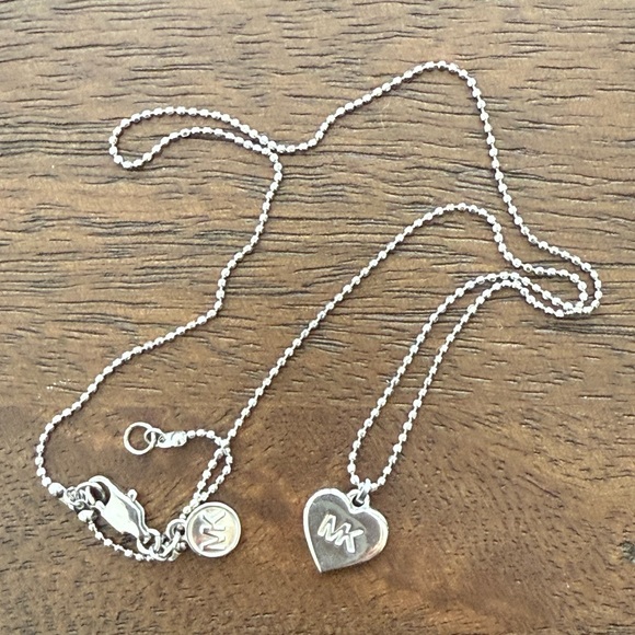 Michael Kors silver tone heart pendant and adjustable chain - Picture 6 of 9